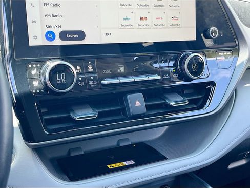 Used 2023 Toyota Highlander Limited AWD/4WD image 15