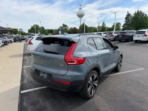 Used 2023 Volvo XC40 B5 Ultimate w/ Protection Package Premier AWD/4WD image 4