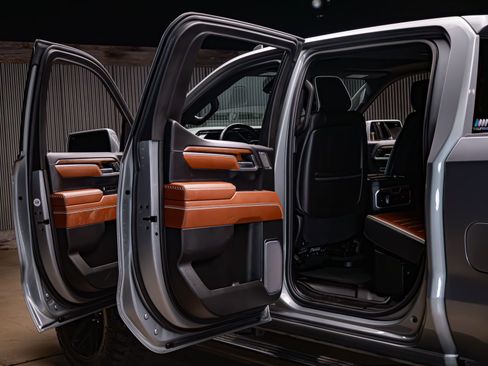 Used 2025 GMC Sierra 1500 Denali Ultimate image 30