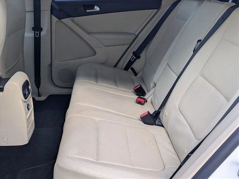 Used 2016 Volkswagen Tiguan S image 17