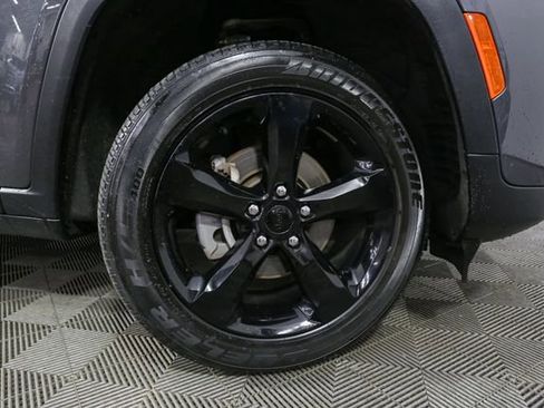 Used 2023 Jeep Grand Cherokee Altitude AWD/4WD image 15