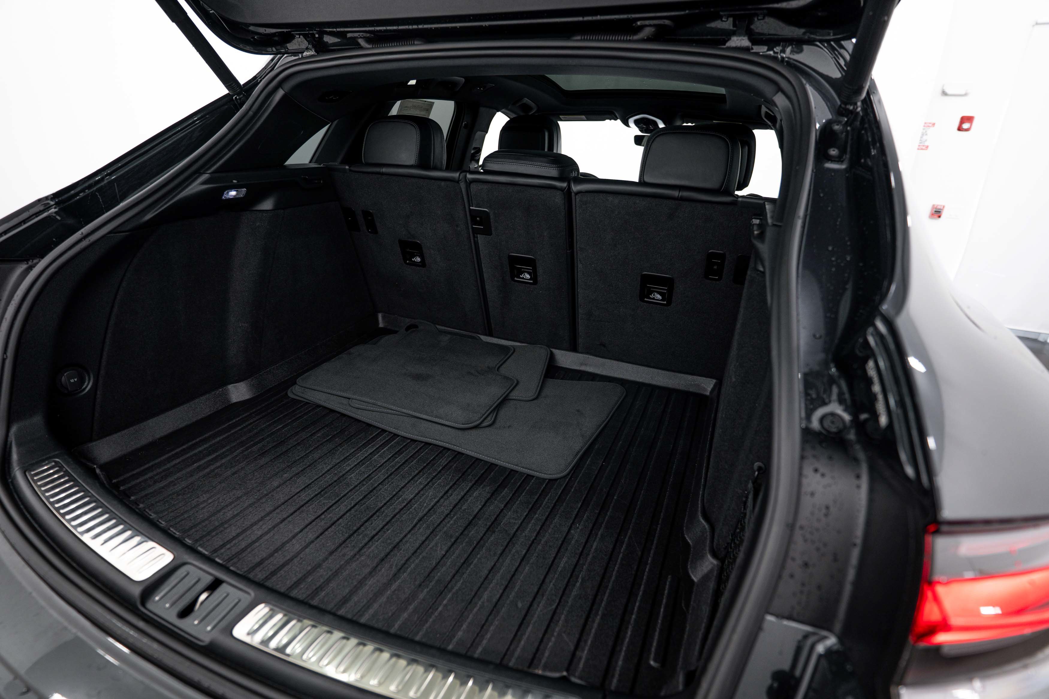 Certified 2024 Porsche Macan AWD/4WD image 26