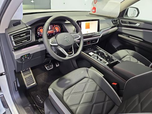 New 2026 Volkswagen Atlas Peak Edition AWD/4WD image 14