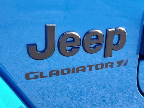 New 2025 Jeep Gladiator High Tide image 25