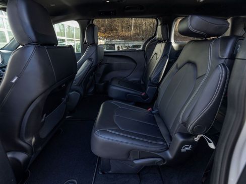 New 2026 Chrysler Pacifica Select image 24