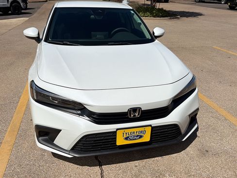Used 2024 Honda Civic LX image 3