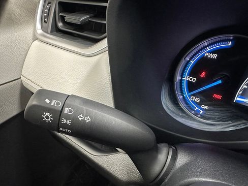 Used 2025 Toyota RAV4 XLE AWD/4WD image 21