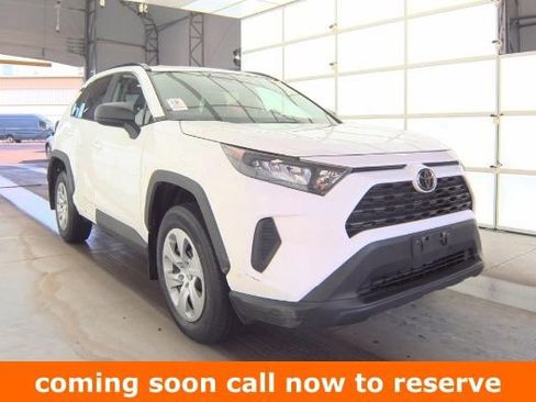 Used 2021 Toyota RAV4 LE image 1
