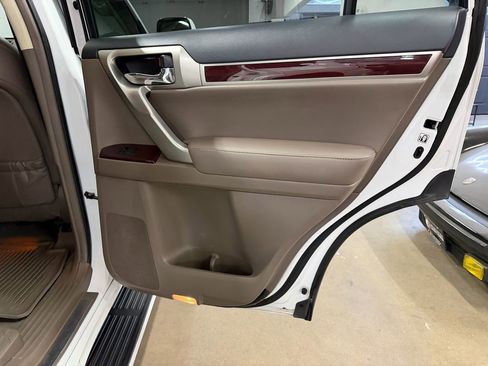 Used 2016 Lexus GX 460 image 28