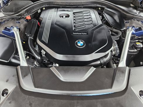 Used 2022 BMW 740i w/ Premium Package image 30