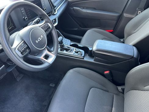 Used 2023 Kia Sportage LX image 9