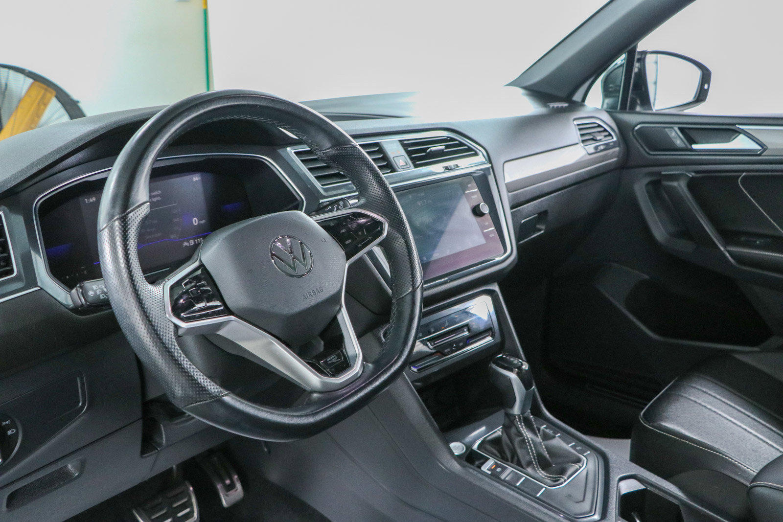 Used 2022 Volkswagen Tiguan SE R-Line FWD image 23