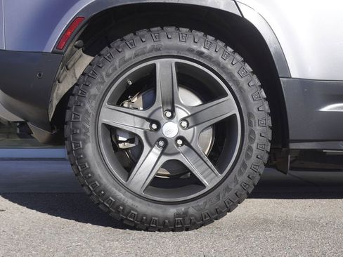 Used 2020 Land Rover Defender 110 SE image 34