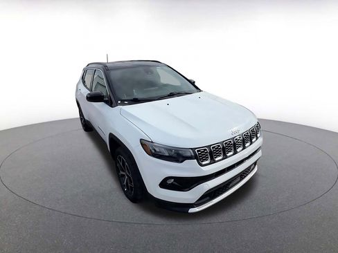 Used 2025 Jeep Compass Limited image 3