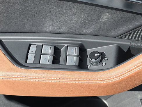 Used 2024 Audi Q8 e-tron Premium Plus image 19