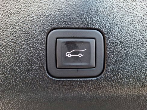 Used 2025 Cadillac Escalade ESV Premium Luxury image 31