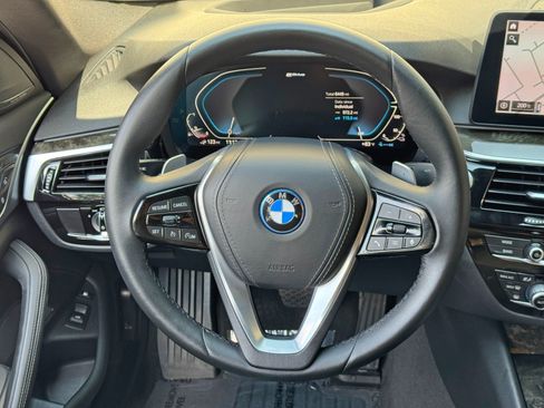 Used 2022 BMW 530e w/ Premium Package RWD image 20