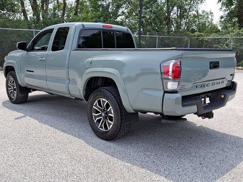 Used 2022 Toyota Tacoma TRD Sport w/ TRD Premium Sport Package AWD/4WD image 7