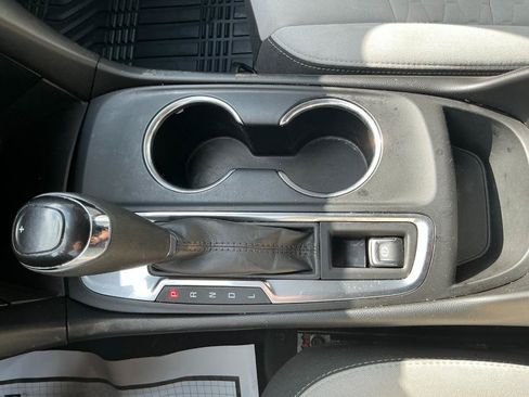 Used 2019 Chevrolet Equinox LS w/ LS Convenience Package FWD image 13
