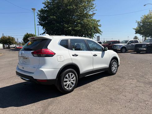 Used 2017 Nissan Rogue S AWD/4WD image 3