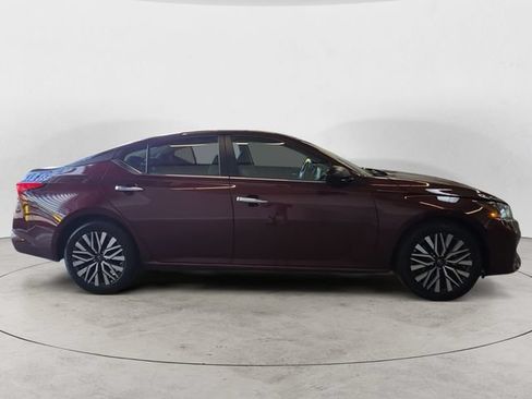 Used 2024 Nissan Altima 2.5 SV FWD image 4