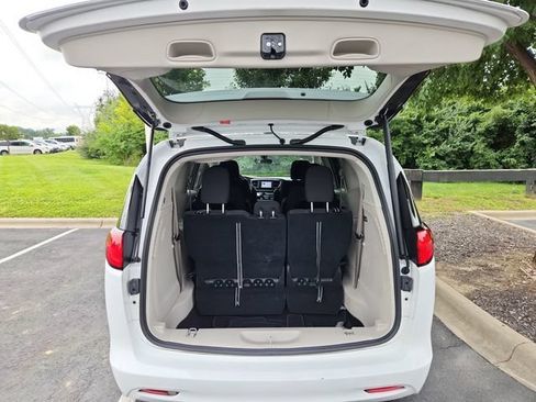 Used 2022 Chrysler Voyager LX FWD image 32