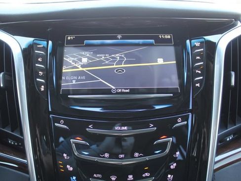 Used 2020 Cadillac Escalade Luxury RWD image 34