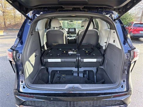 Used 2022 Toyota Sienna XSE image 12