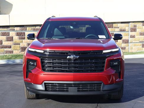 New 2026 Chevrolet Traverse LT image 2