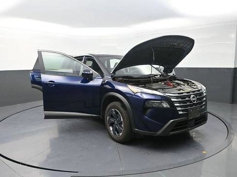 Used 2025 Nissan Rogue SV FWD image 38
