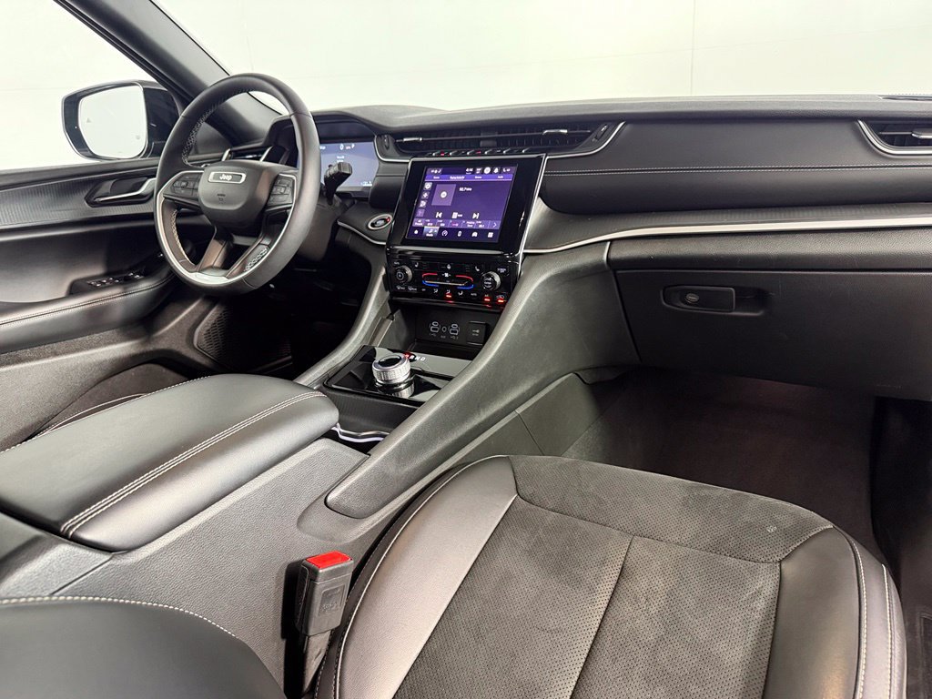 Certified 2025 Jeep Grand Cherokee L Laredo RWD image 19