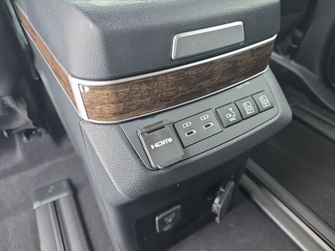 Certified 2025 Toyota Sienna Platinum image 14