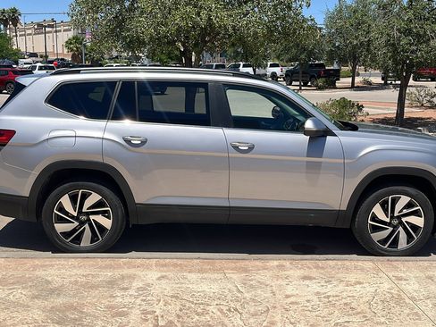 Used 2024 Volkswagen Atlas SE FWD image 9