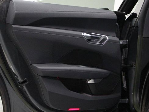 Used 2023 Audi e-tron GT Premium Plus image 36