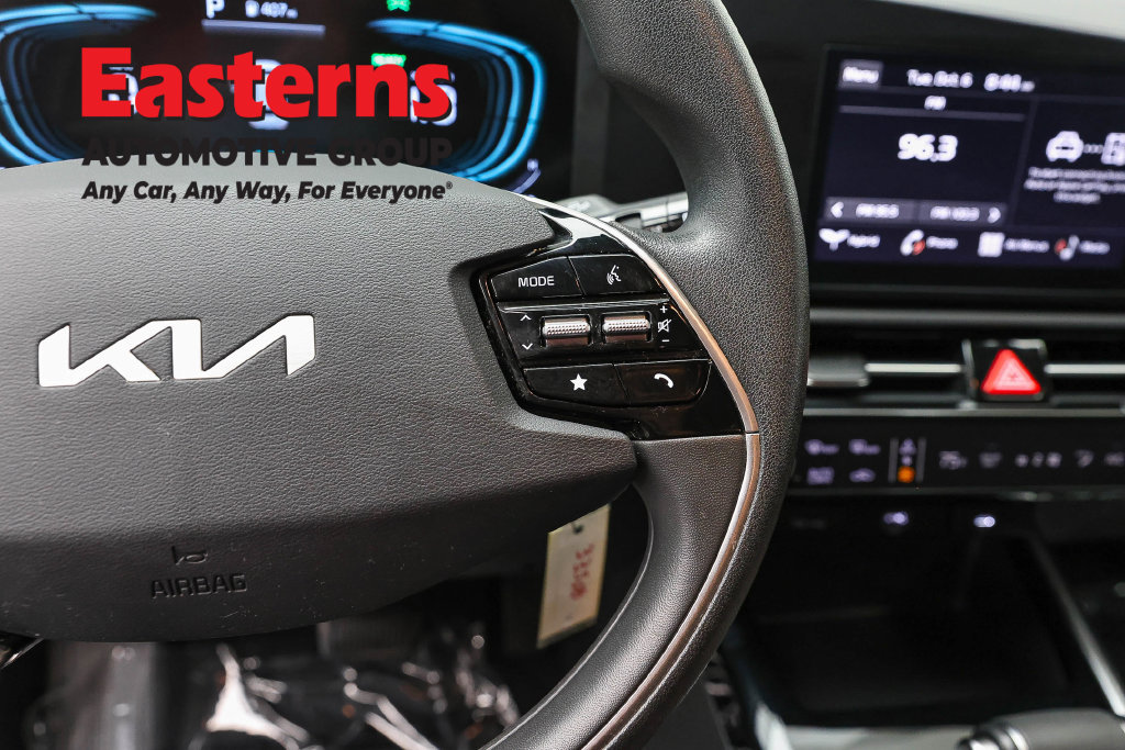 Used 2025 Kia Niro LX FWD image 16