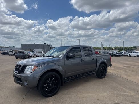 Used 2020 Nissan Frontier SV w/ Midnight Edition Floor Mats image 11
