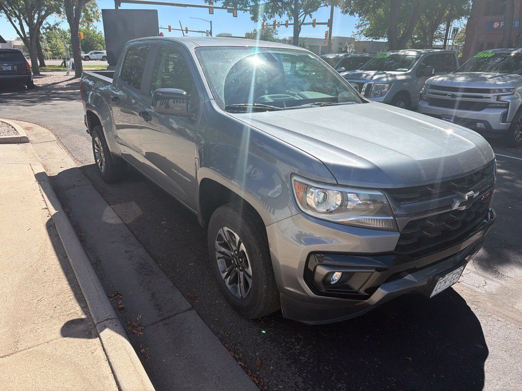 Used 2021 Chevrolet Colorado Z71 AWD/4WD image 2