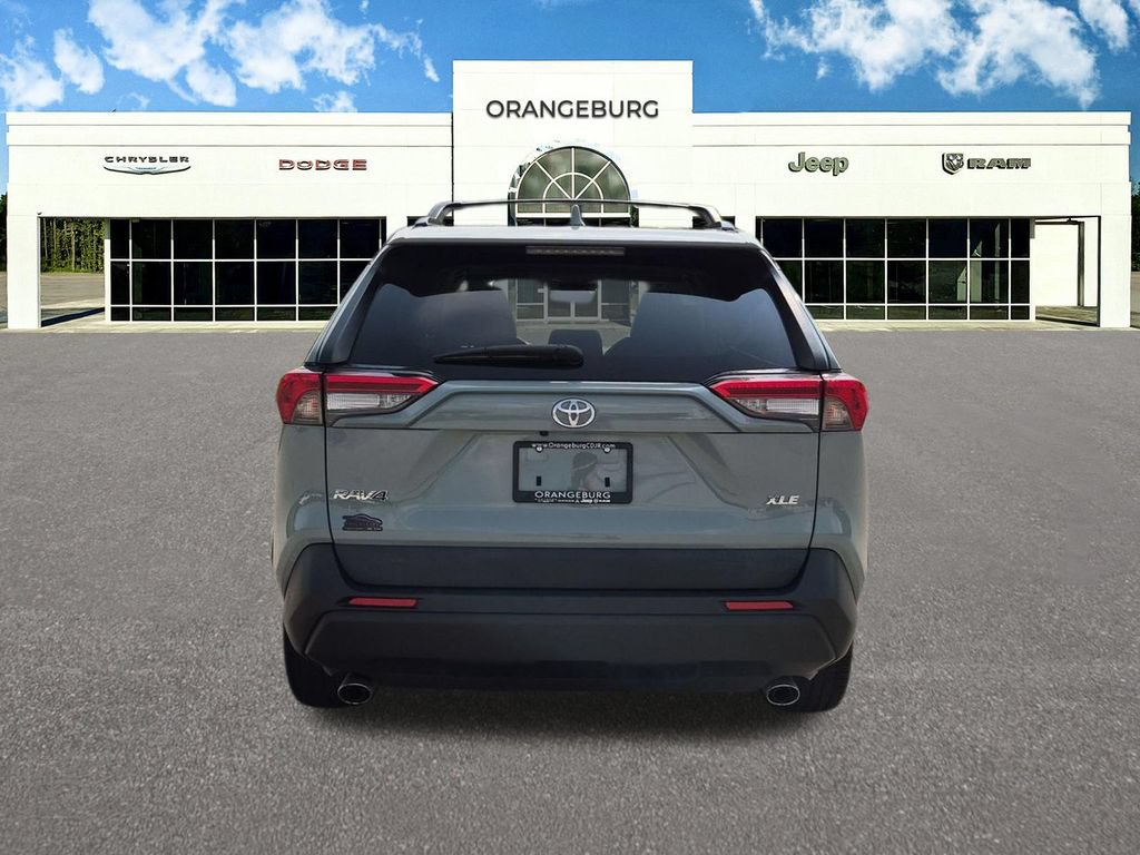 Used 2021 Toyota RAV4 XLE Premium FWD image 8