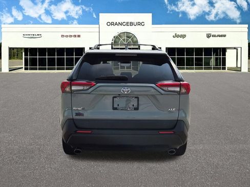 Used 2021 Toyota RAV4 XLE Premium FWD image 8