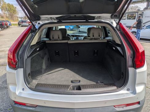 Used 2019 Cadillac XT4 Luxury w/ Cold Weather Package image 12