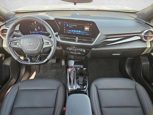 Used 2026 Chevrolet Trax RS w/ Sunroof Package FWD image 17