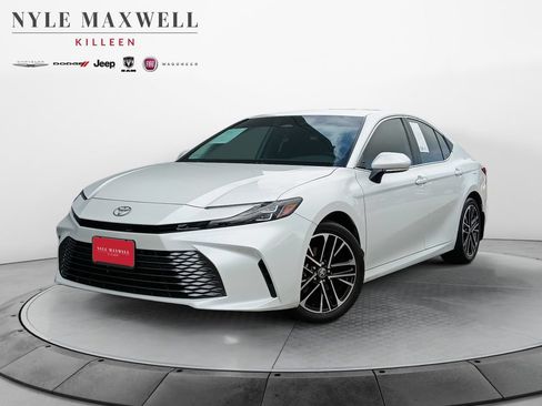 Used 2025 Toyota Camry XLE FWD image 1