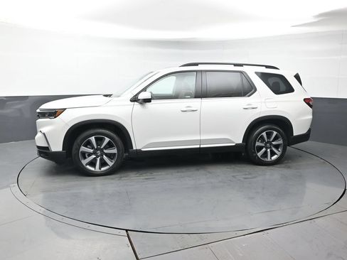 Used 2023 Honda Pilot Elite image 2