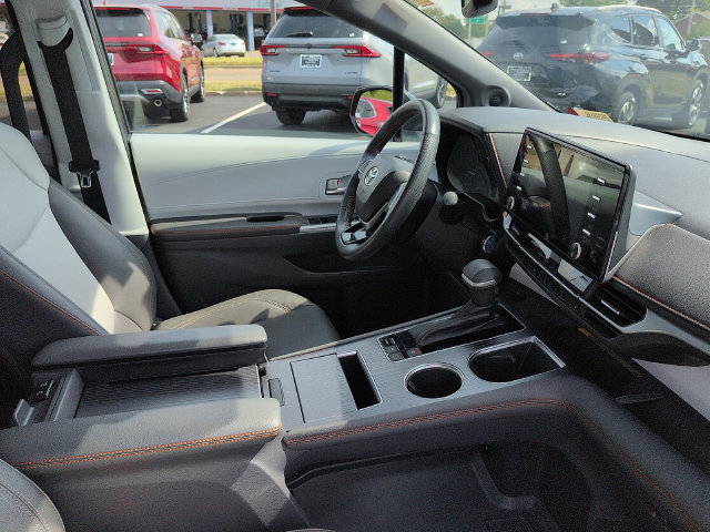 Used 2022 Toyota Sienna XSE w/ XSE Plus Package AWD/4WD image 10