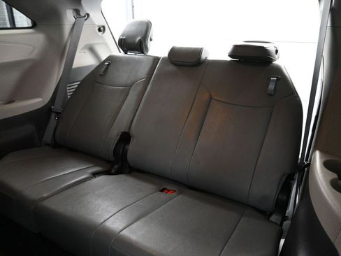 Used 2023 Toyota Sienna XLE image 14