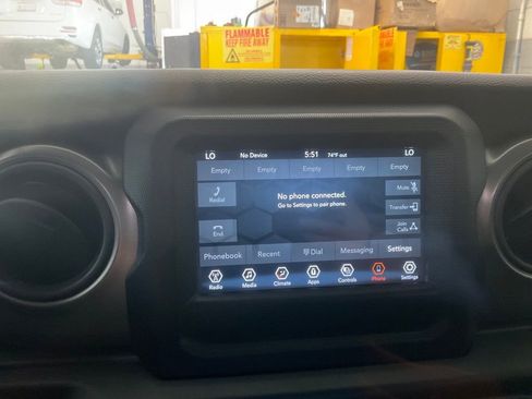 Used 2023 Jeep Wrangler Unlimited image 24