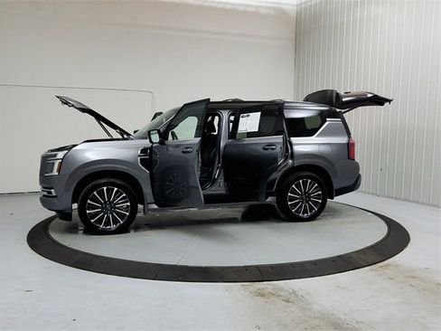 Used 2025 Nissan Armada Platinum Reserve image 12