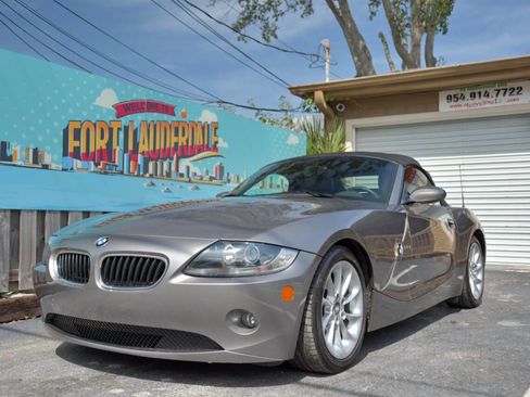 Used 2005 BMW Z4 2.5i image 4