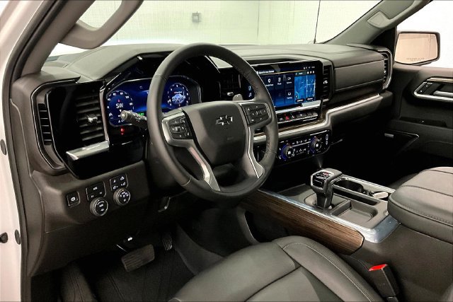 Used 2025 Chevrolet Silverado 1500 RST AWD/4WD image 17
