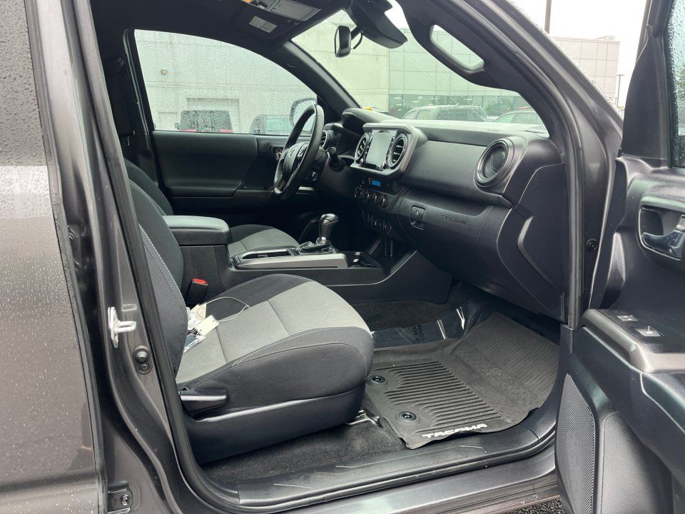 Used 2021 Toyota Tacoma TRD Sport AWD/4WD image 28